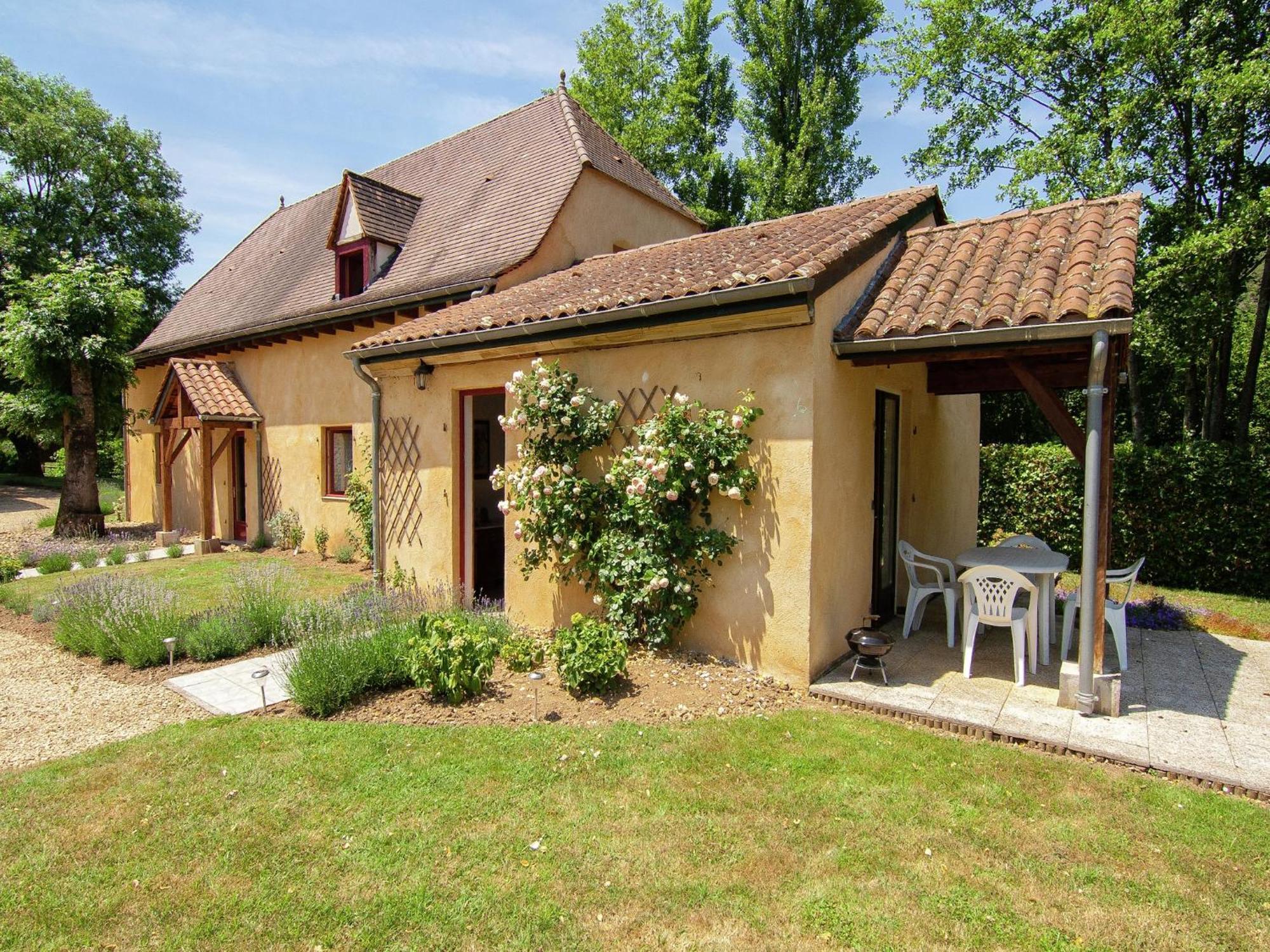 Appealing Apartment In Vezac With Swimming Pool Beynac-et-Cazenac Eksteriør bilde