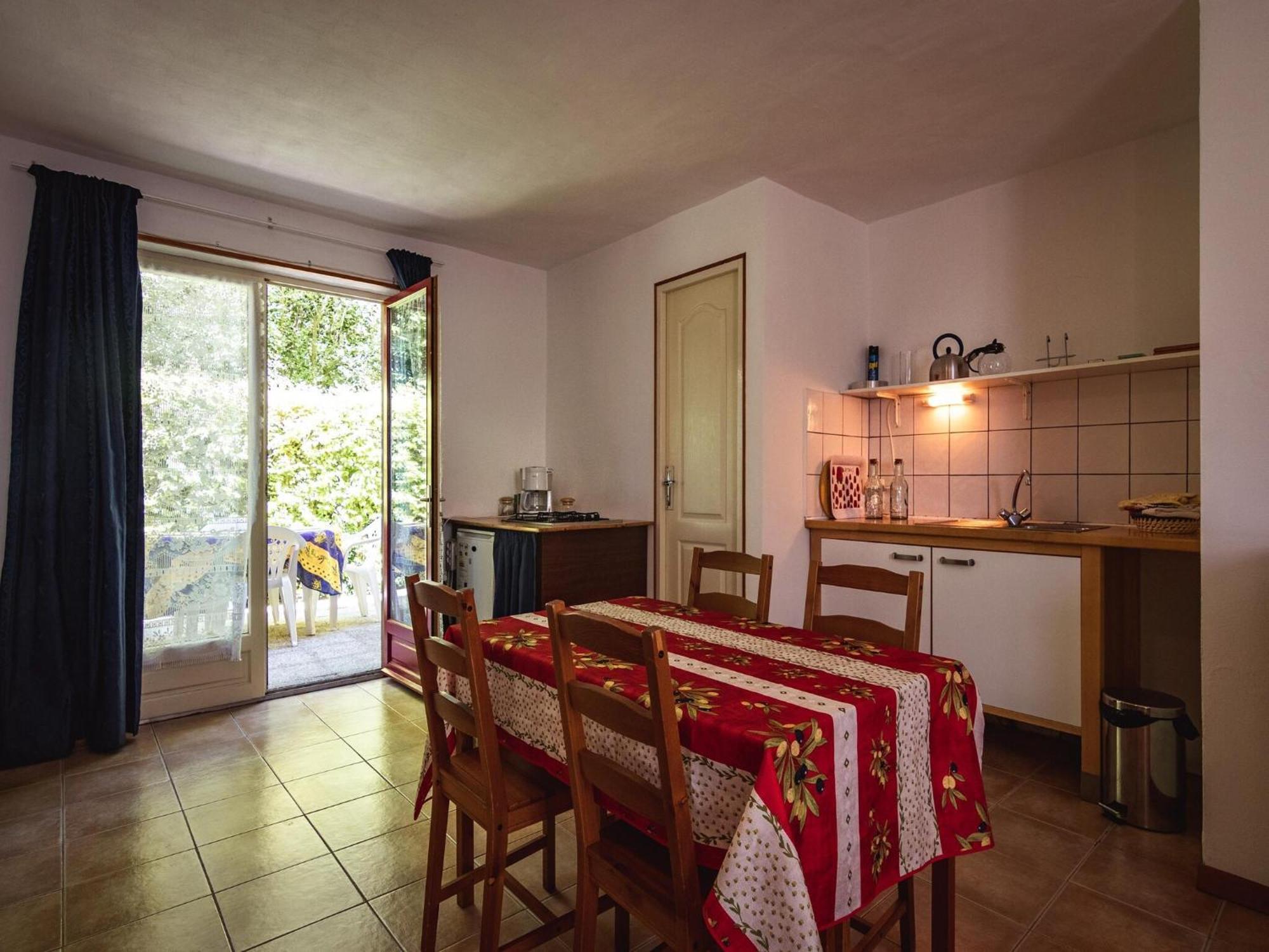 Appealing Apartment In Vezac With Swimming Pool Beynac-et-Cazenac Eksteriør bilde
